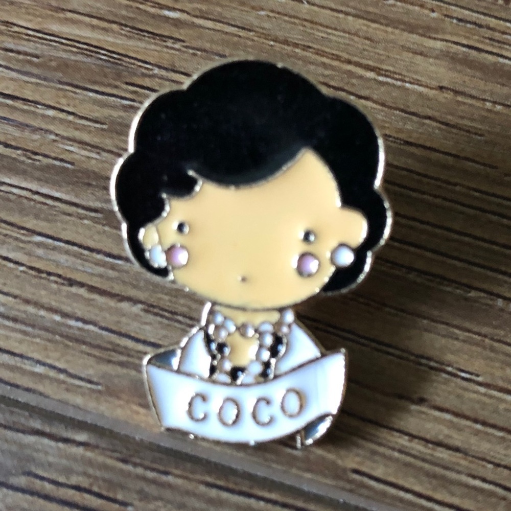 NWT COCO CHANEL Likeness Enamel & Metal Pin - Picture 6 of 8